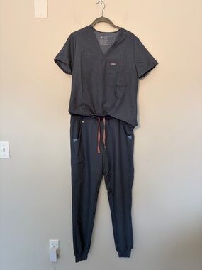 FIGS SET - Zamora Jogger and Catarina One Pocket Scrub Tee - S / S Tall